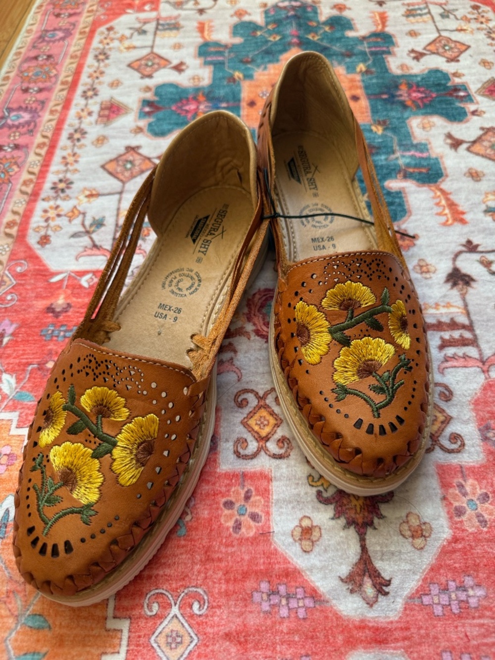 Huaraches with yellow flower size 9 women's